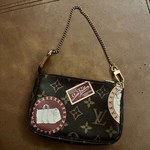Louis Vuitton mini pochette